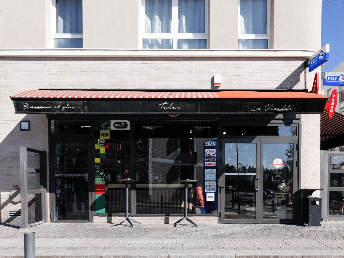 La façade du Vivaldi sur l'avenue de la Gare, à Louvres